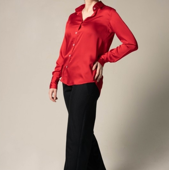 Power Women-Silk Shirt in Red - Picture 4 of 5